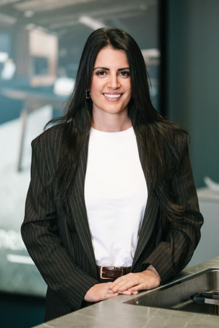 Sarah Kunz, Kaufmännische Mitarbeiterin